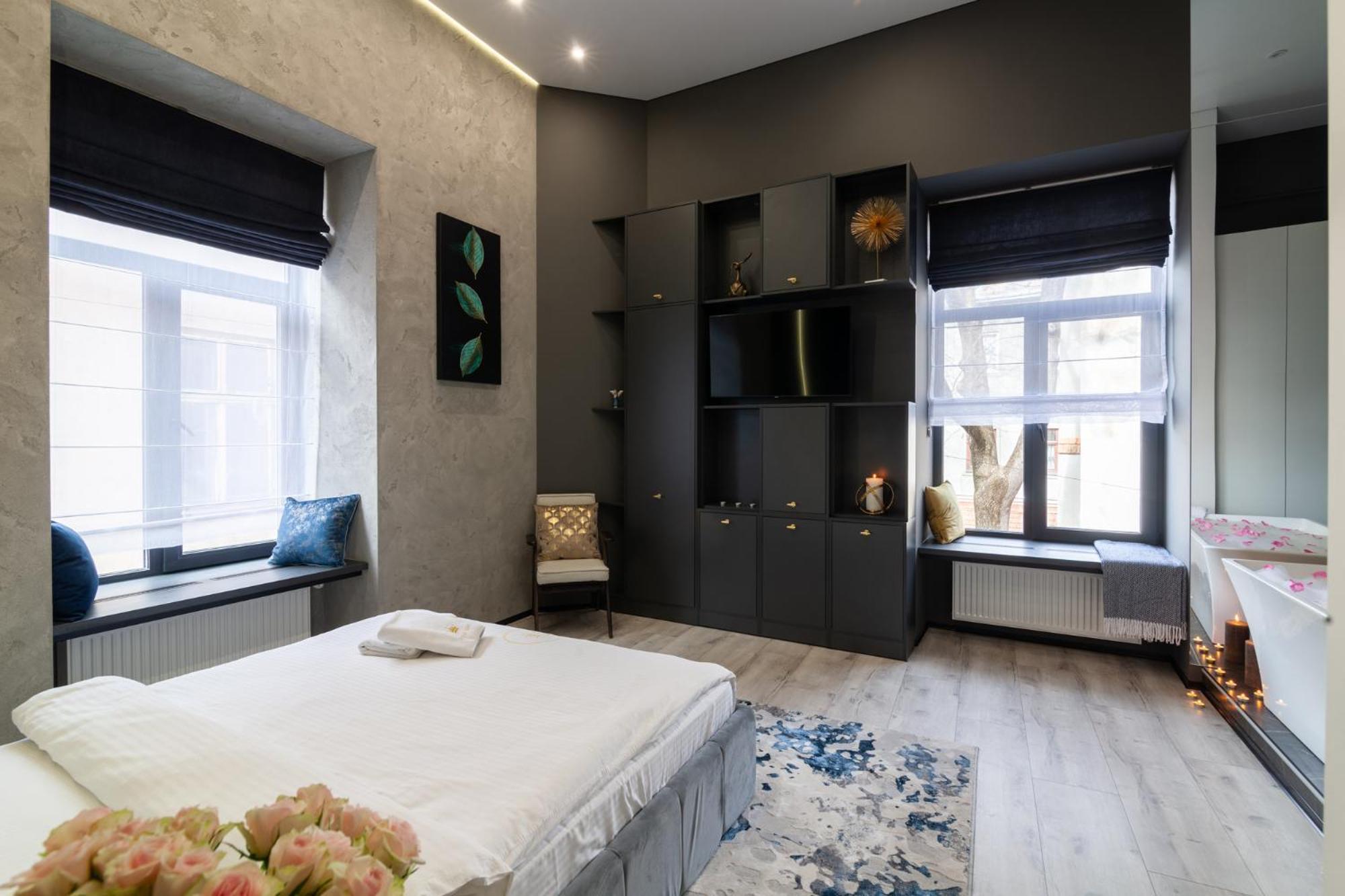 Royal Romantic Apartment With Bathtub Lviv Exterior photo